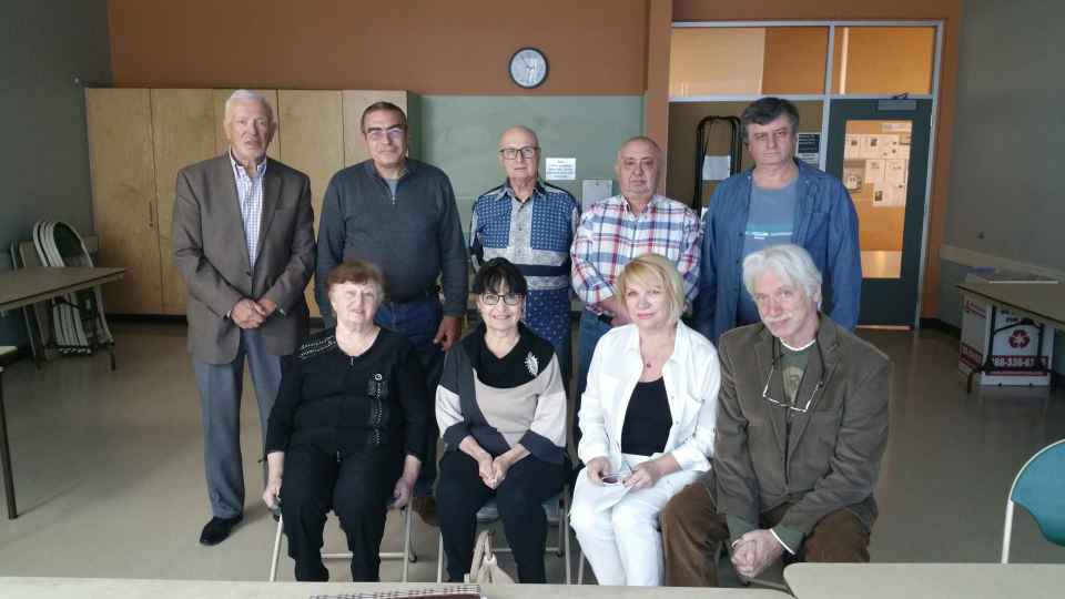 Совет землячества: в первом ряду (слева направо):  Лариса Тамашпольская (секретарь Совета), Соня Покутинская (член редколлегии возрождаемой газеты «Одесский маяк»), Людмила Грин (вице-президент землячества), Эдуард Гофф (член Совета , фотограф);  во втором ряду (слева направо): Борис Юделевич (президент землячества), Игорь Гончаров (член Совета), Виталий Глазер (член Совета), Илья Гонтарь (вице президент, редактор газеты "Одесский маяк"), Сергей Олгенликх (член Совета, SMM-специалист, веб-мастер).